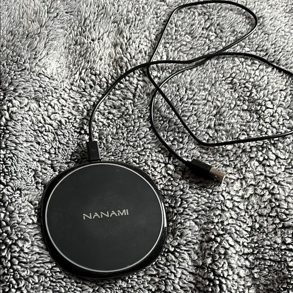 Nanami Black Wireless Charger